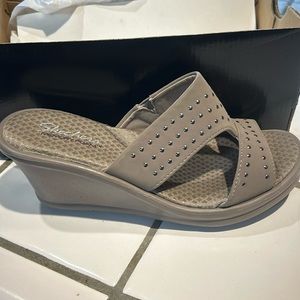 Sketchers taupe color size 7 wedges memory foam